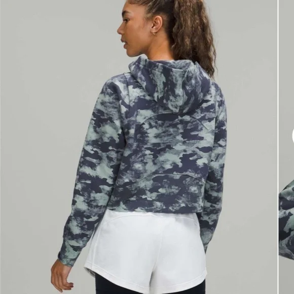 Lululemon Loungeful Cropped
Hoodie Heritage Camo Wash WP Blue Multi - Picture 4 of 7